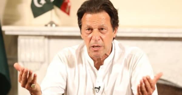 パキスタン議会、カーン首相の不信任決議を可決