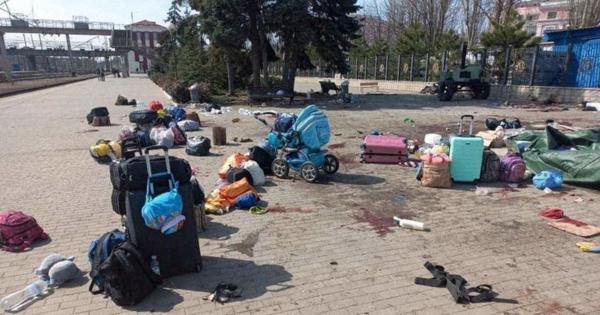 ウクライナ東部の空港「完全に破壊」　地元当局明かす