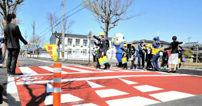 歩道の高さに盛り上げた横断歩道が福井初登場　車のスピード抑制、通学路の交通事故を防止