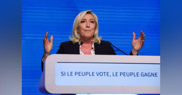 仏大統領選の決選投票、マクロン氏とルペン氏の差縮小＝世論調査