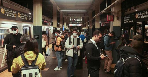 Daily Brief：朝のNY地下鉄で銃乱射