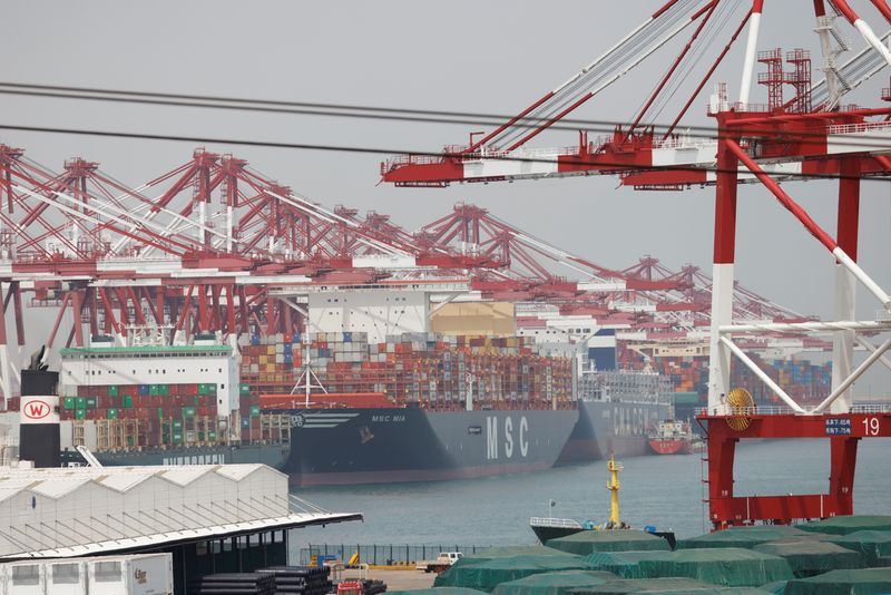 中国輸出、3月は予想上回る伸び　輸入はコロナ規制で予想外に減少