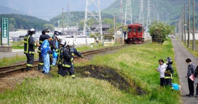 長良川鉄道の線路ののり面燃える　枯れ草など約50平方m　岐阜・関市