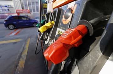 ガソリン補助金5月も継続　政府、上限25円を引き上げ
