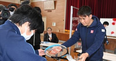 【動画あり】錦織圭選手が福島県富岡町の小中学校訪問　児童生徒に「努力の積み重ねが大切」