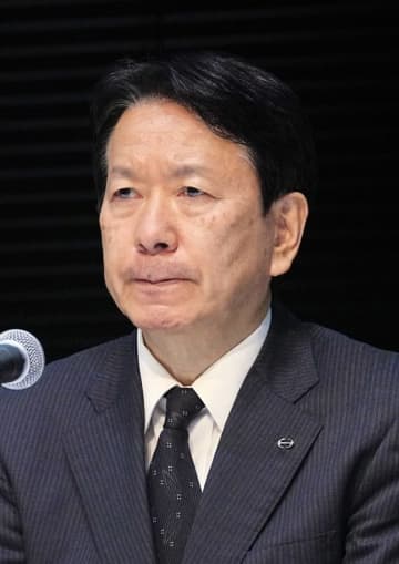 日野自動車会長、1年で退任へ　排ガス改ざん発覚