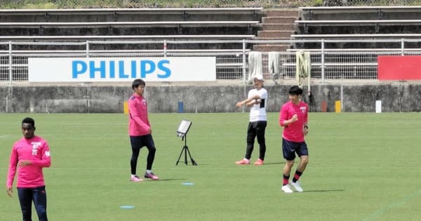 元日本代表MF香川真司が古巣C大阪の練習に電撃参加！練習着姿で現れサポーターも驚く