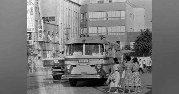 徳島駅からノンストップで走る急行バス　丸っこい車体が主流　1957(昭和32)年