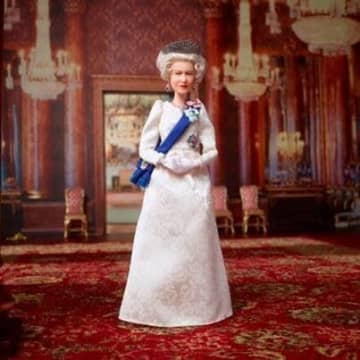 英女王のバービー人形販売　在位70年記念で
