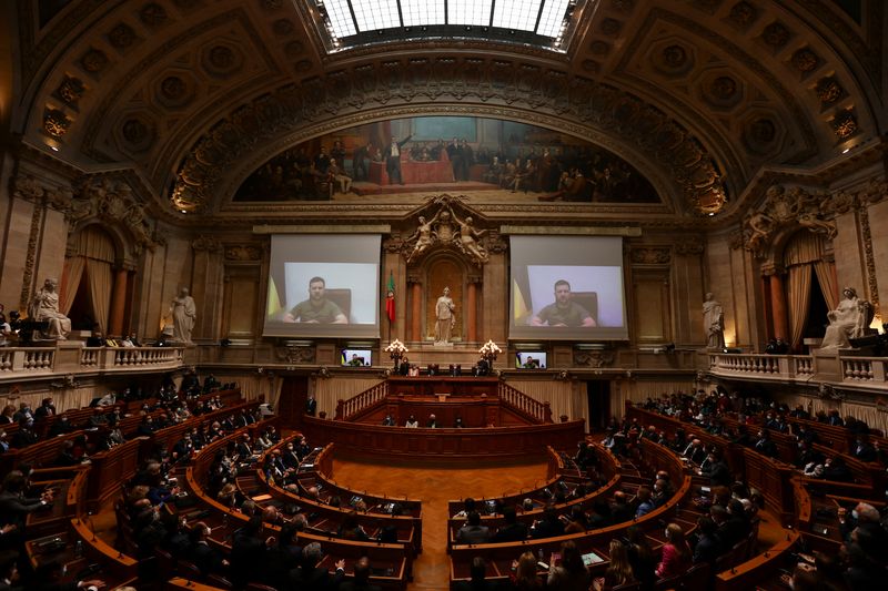 ウクライナ大統領、一段の軍事支援を要請　ポルトガル議会で演説
