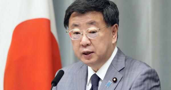 「韓国の抗議に反論」と松野長官　竹島領有権明記