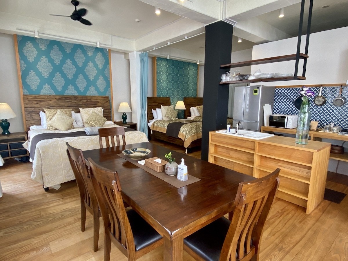 沖縄国際通りのルーフトップ・バルコニー付きの部屋が1人1泊4,000円台～!? Airbnbでコスパ抜群のリゾートステイ楽しんだ