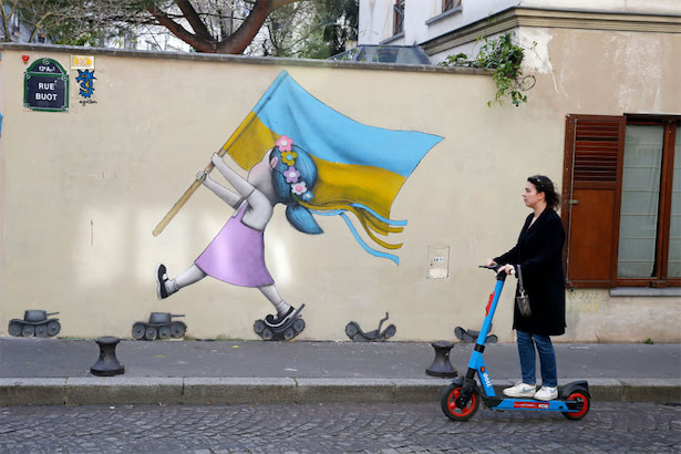 欧州各国のグラフィティアーティスト、反戦作品でウクライナ侵攻に抗議
