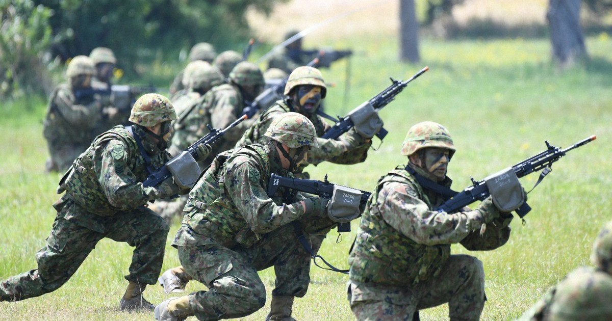 「日本版海兵隊」陸自水陸機動団が観閲式　南西諸島の防衛想定