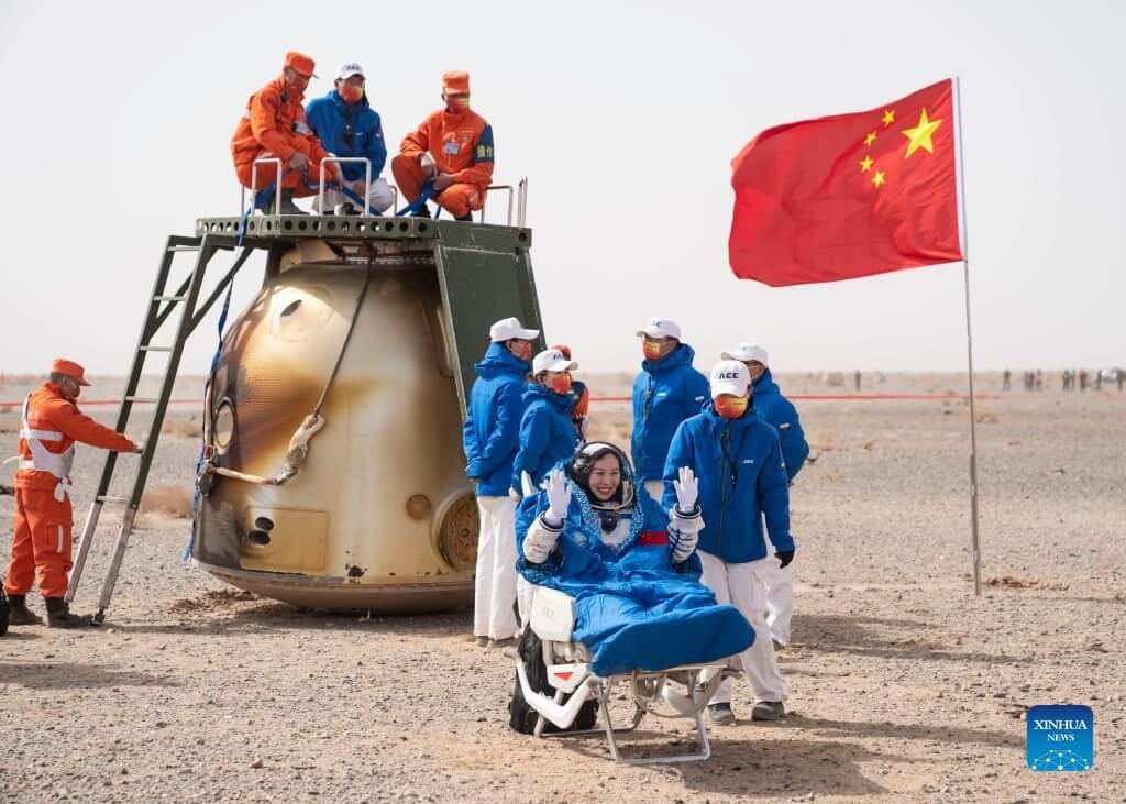 中国、有人宇宙船「神舟13号」が無事に地球へ帰還　中国最長の宇宙滞在記録183日を達成