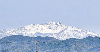 「青空と白山」背に田植え　石川県内、26日昼前から雨