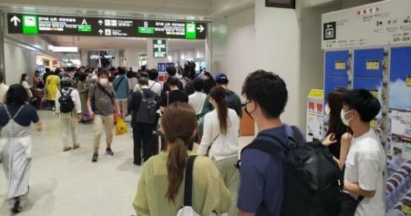 那覇空港ラウンジ内に刃物　保安検査場を一時閉鎖　8便遅延、926人影響