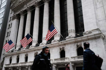 NY株急落、809ドル安　景気減速懸念で売り膨らむ