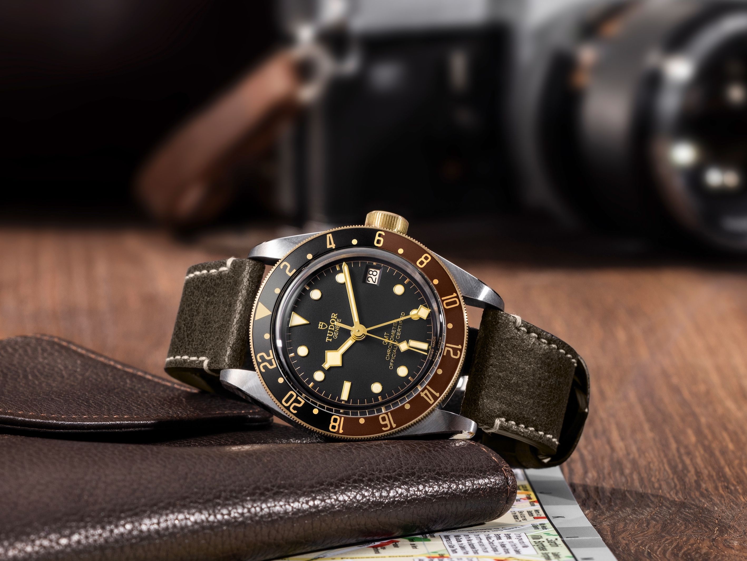チューダーの人気ダイバーズに、ノスタルジックな佇まいのGMTモデルが登場！　2022年新作腕時計：チューダー『ブラックベイ GMT S&G』