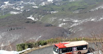 津軽富士・岩木山へ一番バス　乗客「桜並木きれい」