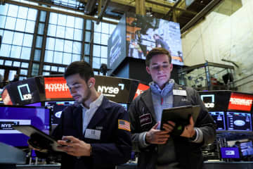 NY株大幅続伸、614ドル高　米企業の業績改善に期待