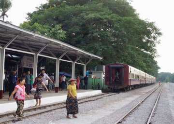 日本支援の鉄道事業中断　爆発相次ぐ、ミャンマー