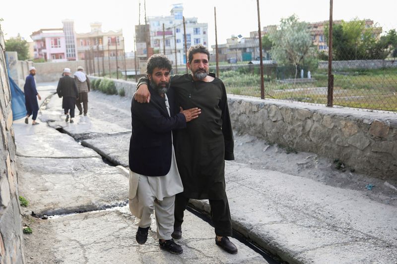 アフガン首都モスクで爆発、50人超死亡　自爆攻撃の可能性