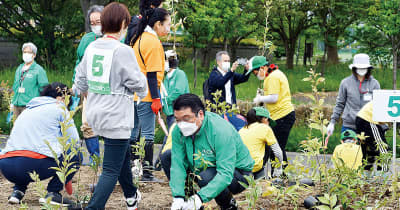 東武日光線・南栗橋駅近くにイオンスタイル南栗橋　5月末のオープンに先立ち、地元の子どもらが植樹