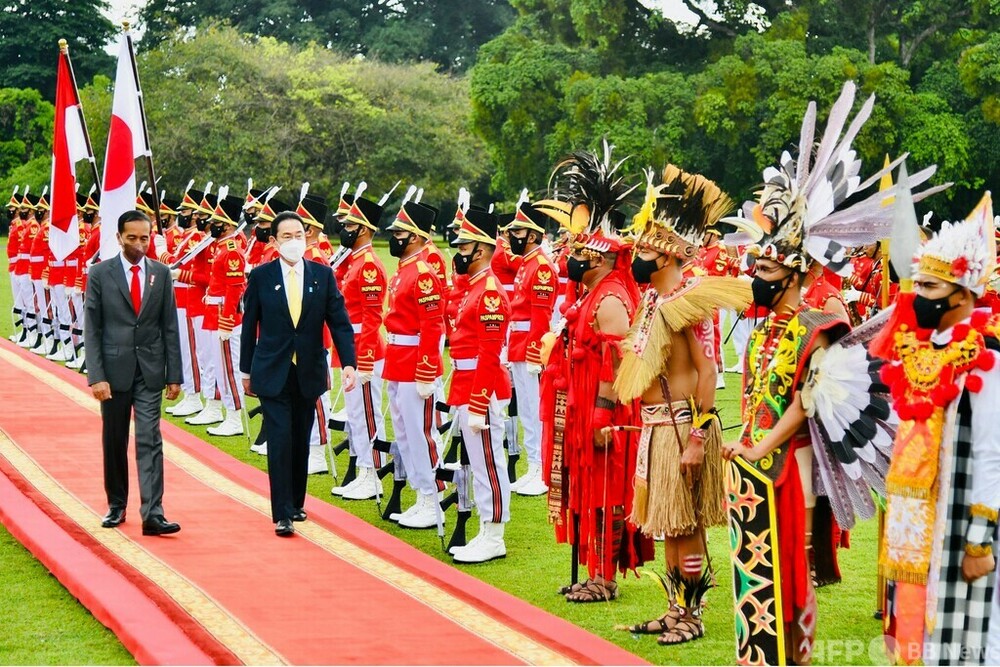 5か国歴訪中の岸田首相、インドネシア大統領と会談
