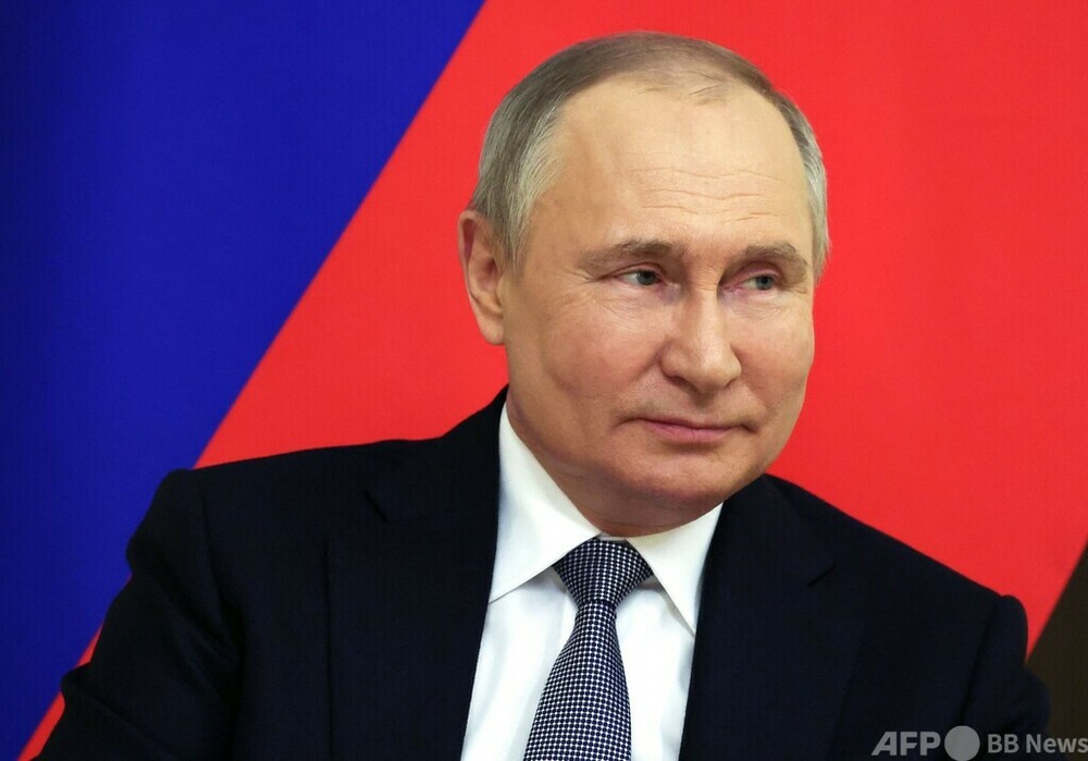 ロシア大統領、ウクライナへの武器供与停止を要求 仏と電話首脳会談