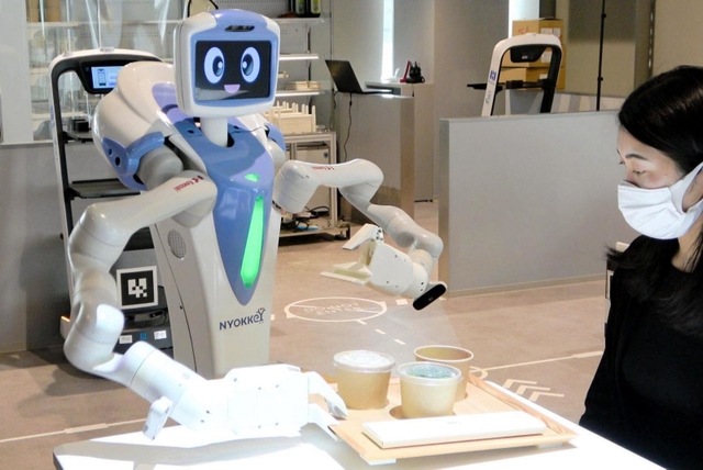 調理から配膳、掃除も全部ロボットで　川重が東京に実証レストラン
