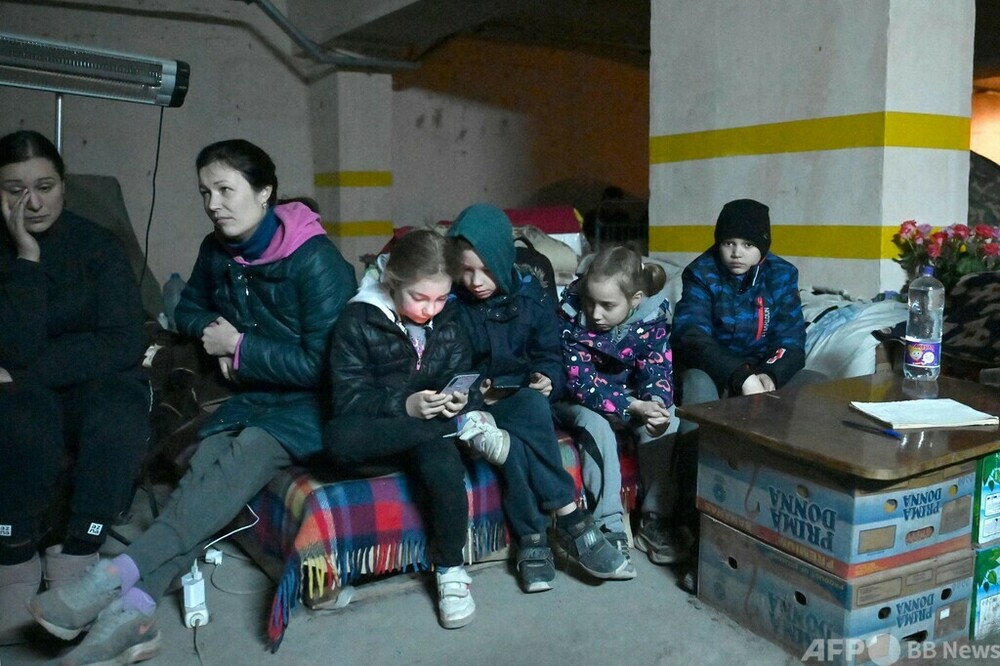 地下駐車場での避難生活 ウクライナ・ハルキウの子どもたち