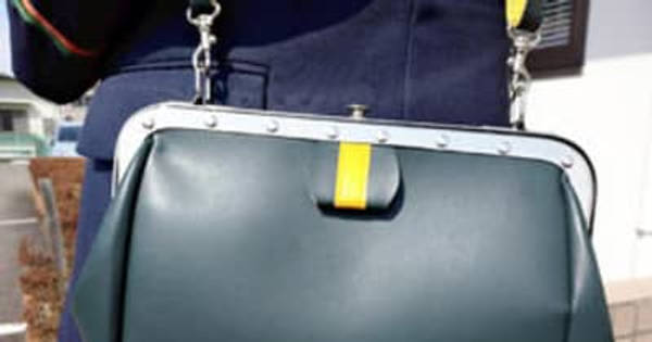 会津鉄道「車掌バッグ」人気 6カ月待ち、ランドセル皮革で手作り (福島