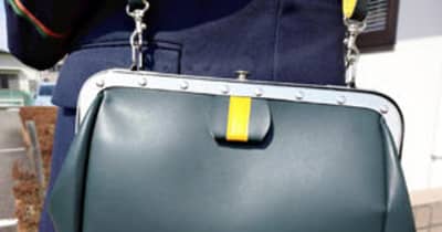 会津鉄道「車掌バッグ」人気 6カ月待ち、ランドセル皮革で手作り (福島