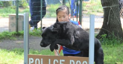 警察犬などが訓練の成果披露　下野で競技会開催