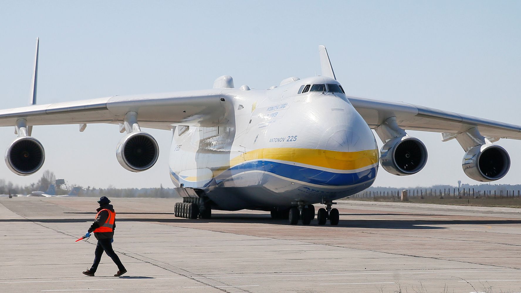 【An-225ムリーヤ】世界最大の貨物機は、ロシア軍に破壊され尽くした。地元メディア記者が動画投稿
