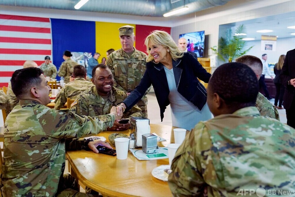 米大統領夫人、ルーマニア東部の駐留米兵を慰問