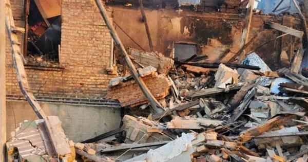 ウクライナ東部で学校に空爆　軍幹部「60人以上死亡の可能性」