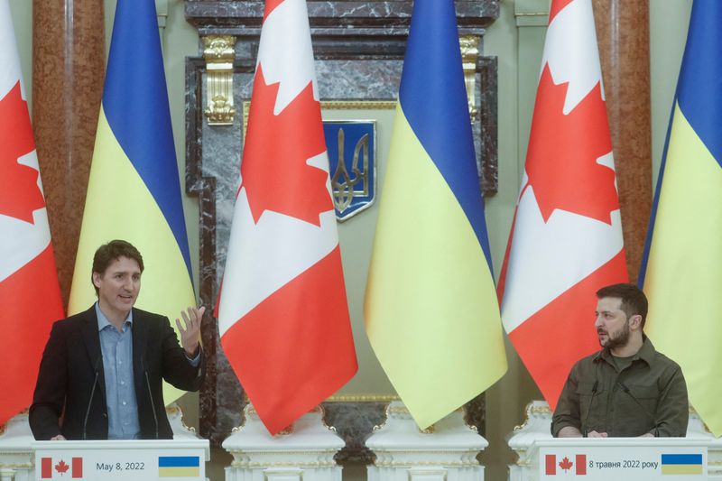 カナダ首相がキーウ電撃訪問、追加軍事支援など表明