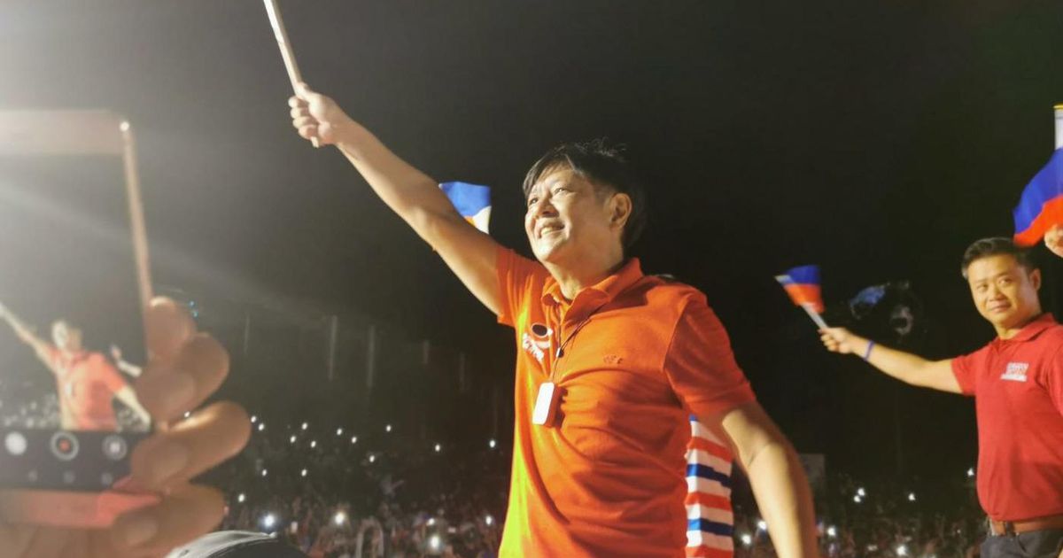 フィリピン大統領選投票　マルコス元大統領長男優勢