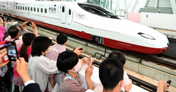 西九州新幹線、長崎で試験走行始まる　「かもめ」各駅で歓迎