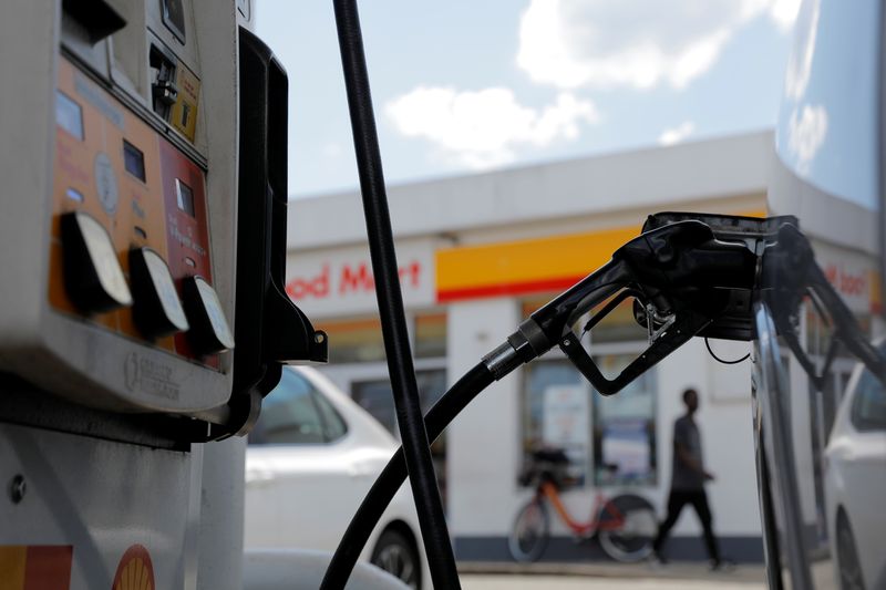 米ガソリン小売価格が最高値更新、精製能力低下が価格押し上げ