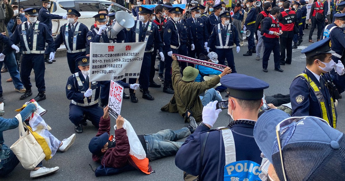 反ヘイト「路上寝転び抗議」で摘発　17人書類送検　警視庁