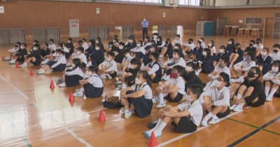 模擬選挙で投票の大切さを学ぶ　岡山市の小学校で選挙出前授業