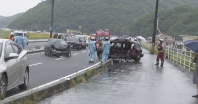 県道で軽自動車と乗用車が衝突　軽自動車の女性が死亡　岡山市