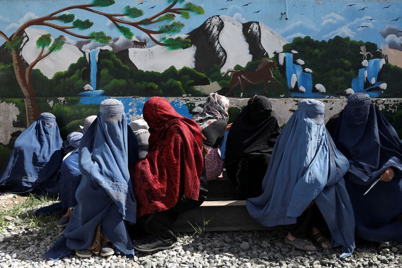 タリバンの女性の権利制限でアフガン孤立化、Ｇ７外相が人権尊重訴え