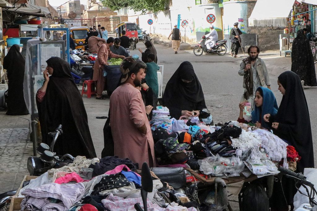 タリバン、男女同席の外食禁止　夫婦も適用、公園も別―アフガン