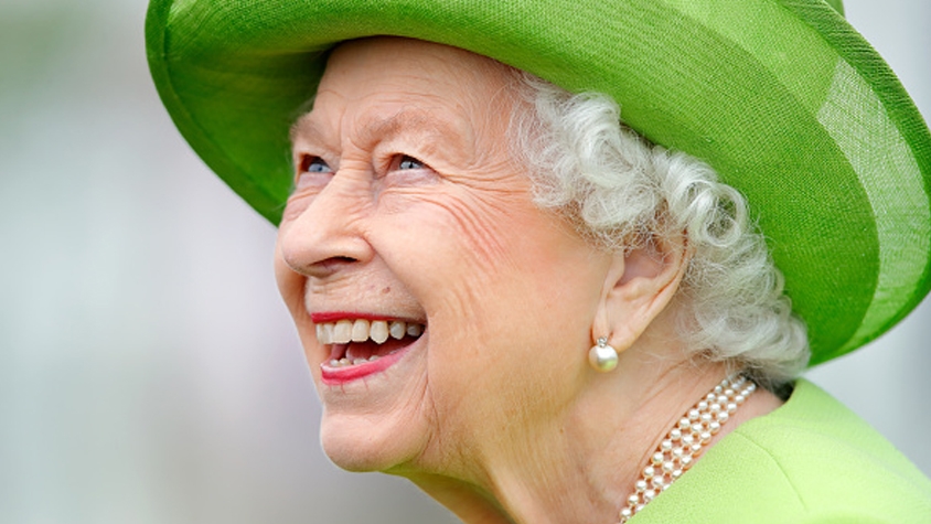 エリザベス女王の在位70周年を祝う「バービー人形」登場！しかし、批判的な意見も