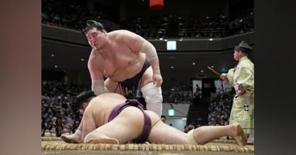 照ノ富士、連敗免れ5勝目　夏場所、全勝消え1敗2人