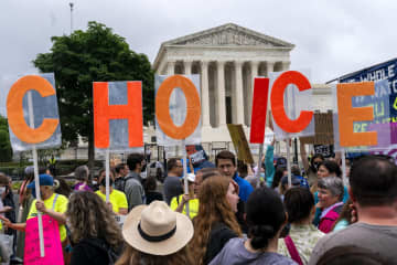 中絶の選択肢「擁護を」　女性の権利訴え、全米各地でデモ